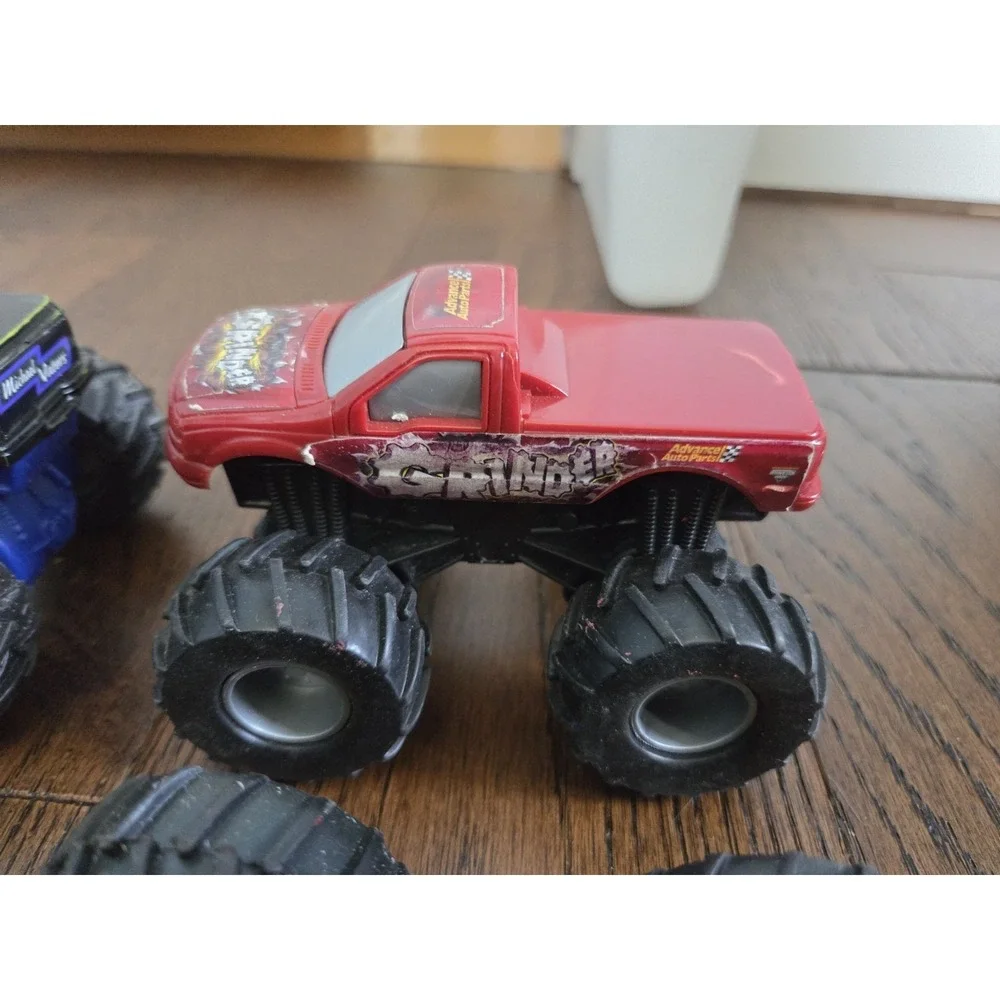 HOT Wheels Monster Jam Rev Tredz Trucks 4 Pc Lot Grinder Maximum Destruction Red